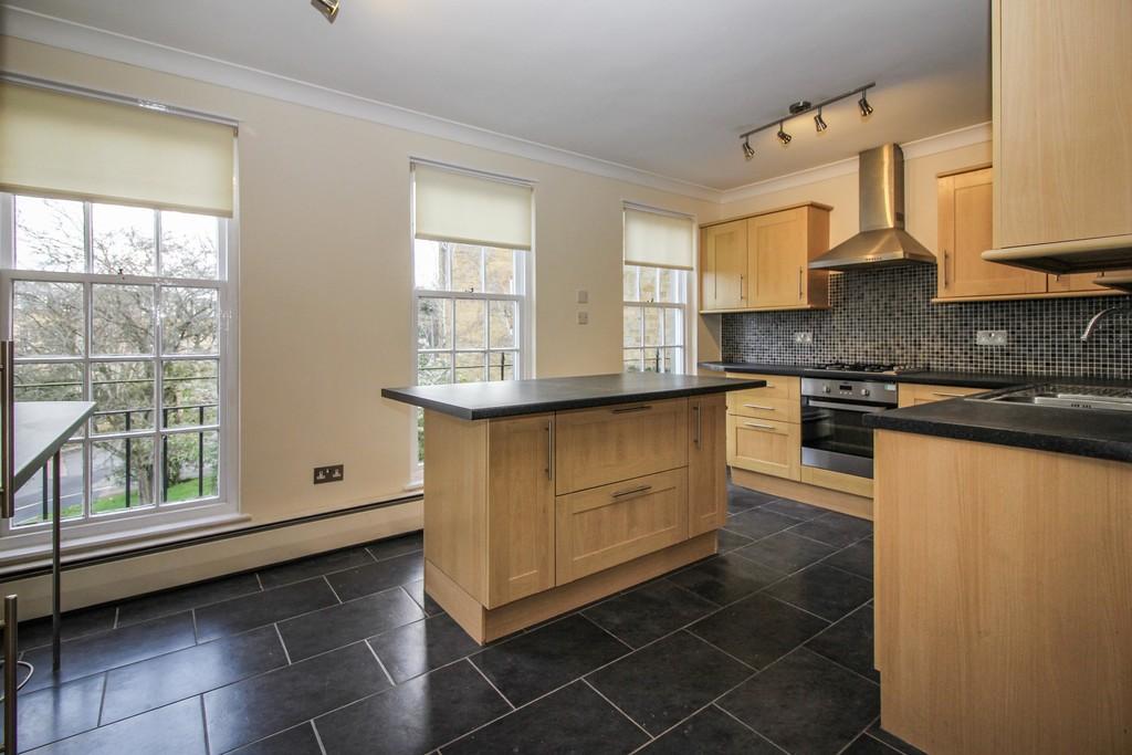 Woodclyffe Drive, Chislehurst 4 bed townhouse £2,500 pcm (£577 pw)