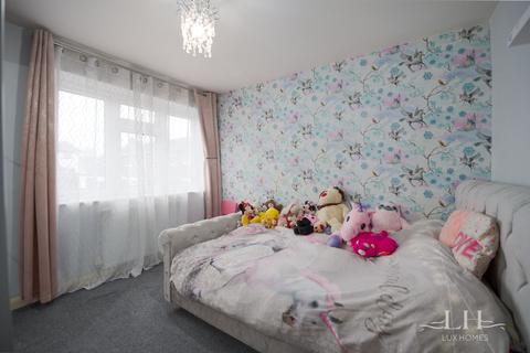8 Tiptree Close, Hornchurch, RM11 3BD