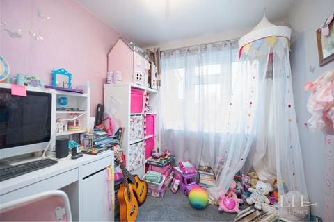 8 Tiptree Close, Hornchurch, RM11 3BD