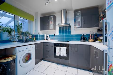 8 Tiptree Close, Hornchurch, RM11 3BD