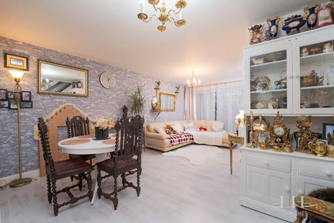 8 Tiptree Close, Hornchurch, RM11 3BD