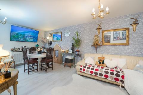 8 Tiptree Close, Hornchurch, RM11 3BD