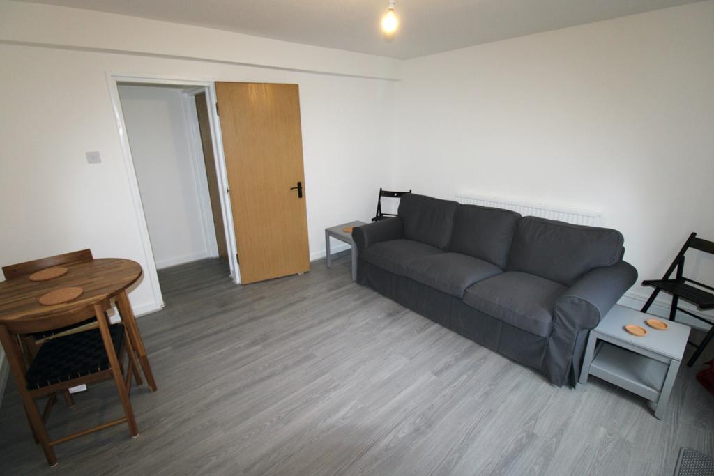 Canterbury Gardens, Salford, M5 2 bed apartment £875 pcm (£202 pw)