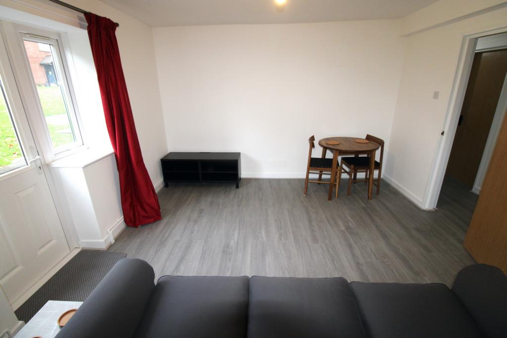 Canterbury Gardens, Salford, M5 2 bed apartment £975 pcm (£225 pw)