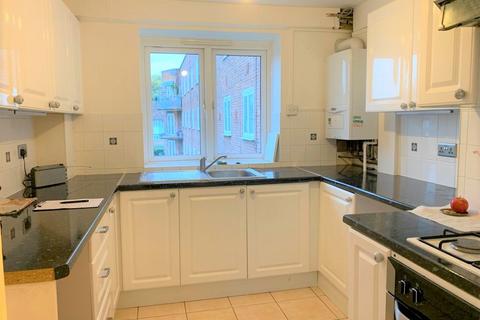 3 bedroom flat to rent, Friern Court, Friern Barnet Lane, London, N20