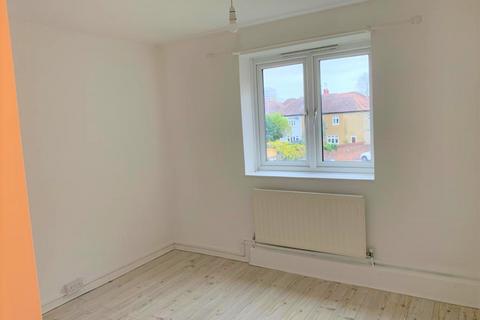 3 bedroom flat to rent, Friern Court, Friern Barnet Lane, London, N20