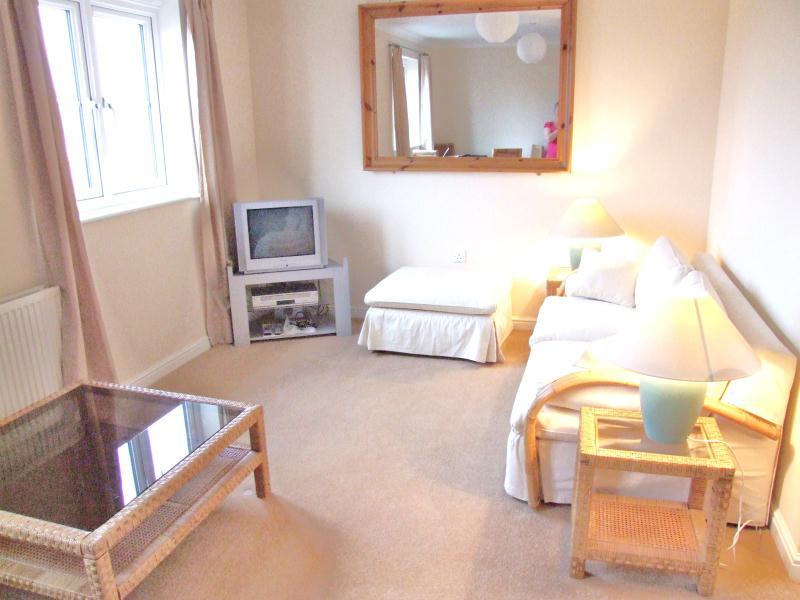 BULL ROAD, FOXGROVE GARDENS, IPSWICH 2 bed terraced house £700 pcm (£