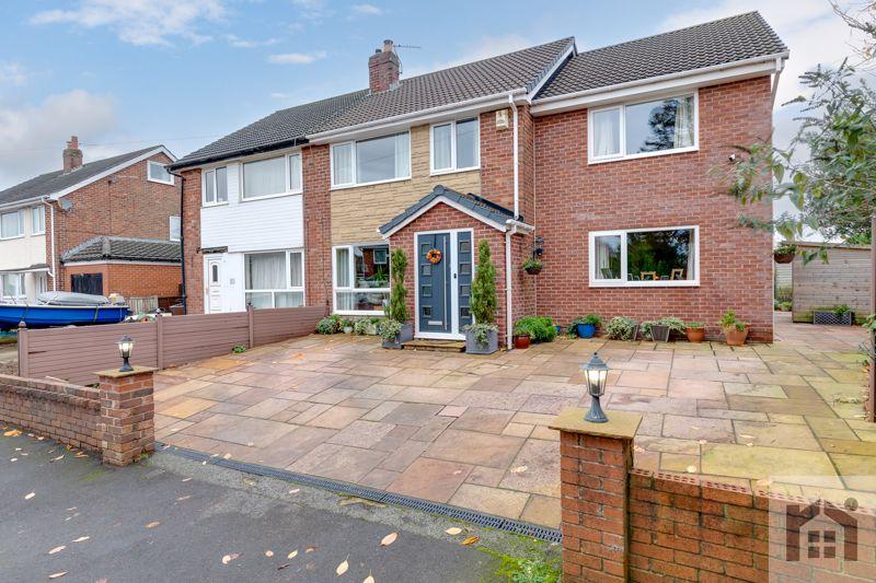 Eskdale Road, Leyland, PR25 3AT 4 bed semidetached house for sale £