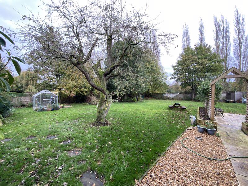 Extensive Gardens