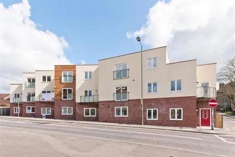 2 bedroom flat for sale, Whyteleafe Hill, Whyteleafe, Surrey, CR3 0FJ