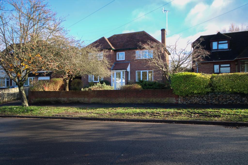 Valley Road, Newbury, RG14 3 bed detached house £515,000