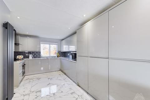 31 Viola Close, South Ockendon, RM15 6JF