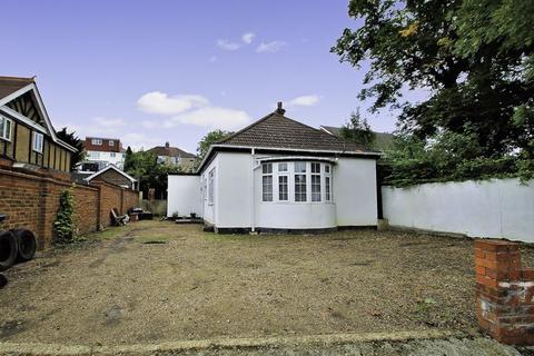 3 bedroom bungalow for sale - Kenton Lane, Harrow