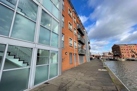 2 bedroom apartment to rent, North Point, Gloucester Docks