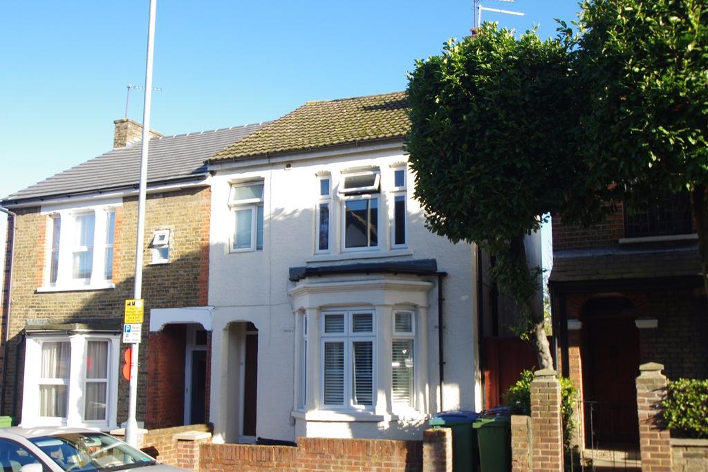 Queens Road, Watford, WD17 1 bed flat £1,050 pcm (£242 pw)