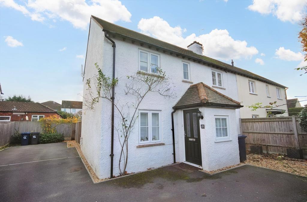 Arthur Road, Farnham, Surrey, GU9 3 bed semidetached house £500,000