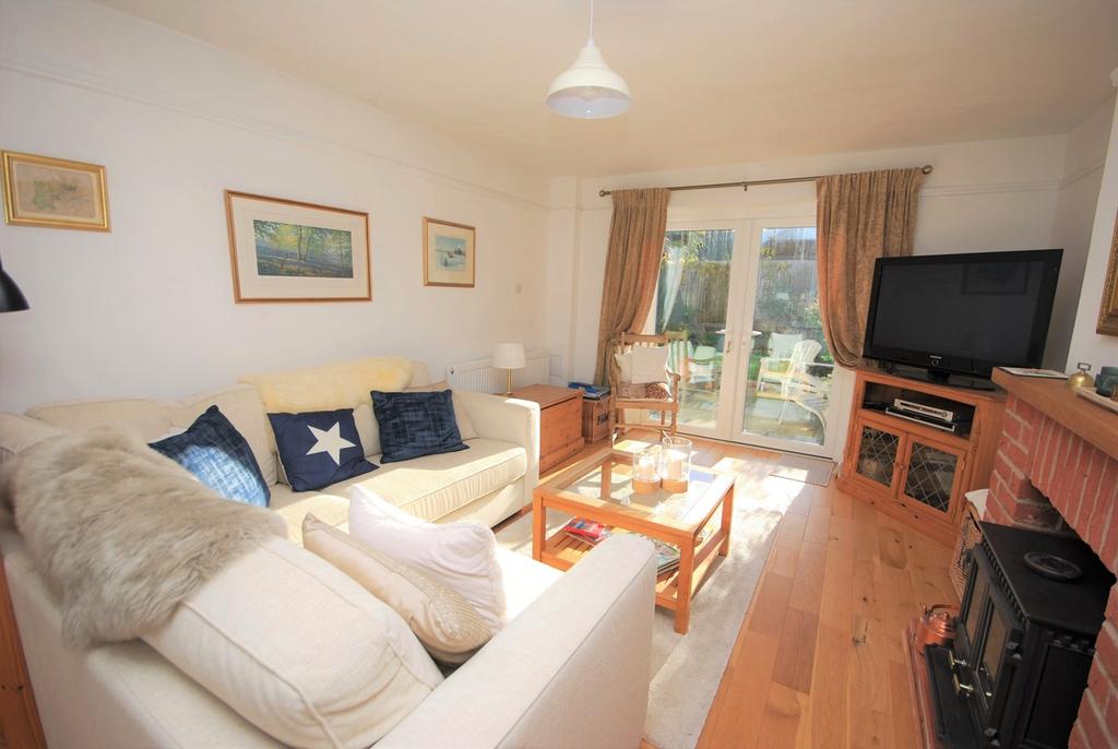 Arthur Road, Farnham, Surrey, GU9 3 bed semidetached house £500,000