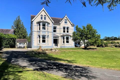 8 bedroom property with land for sale - Alltwalis Road, Alltwalis, Carmarthen, SA32