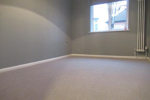 2 bedroom flat to rent, Garden Flat, parking, fully new inside, 8 mins walk Station