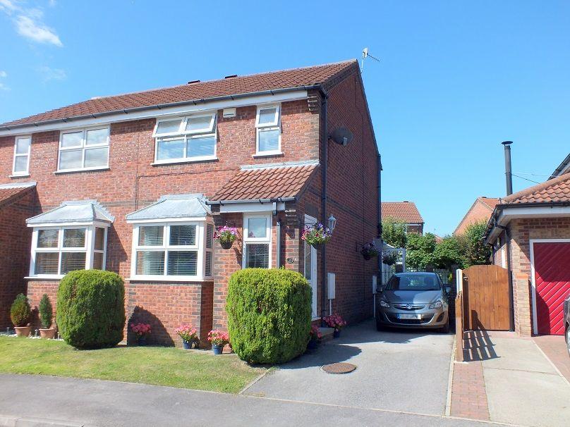 2 Avocet Crescent 3 bed semidetached house £850 pcm (£196 pw)