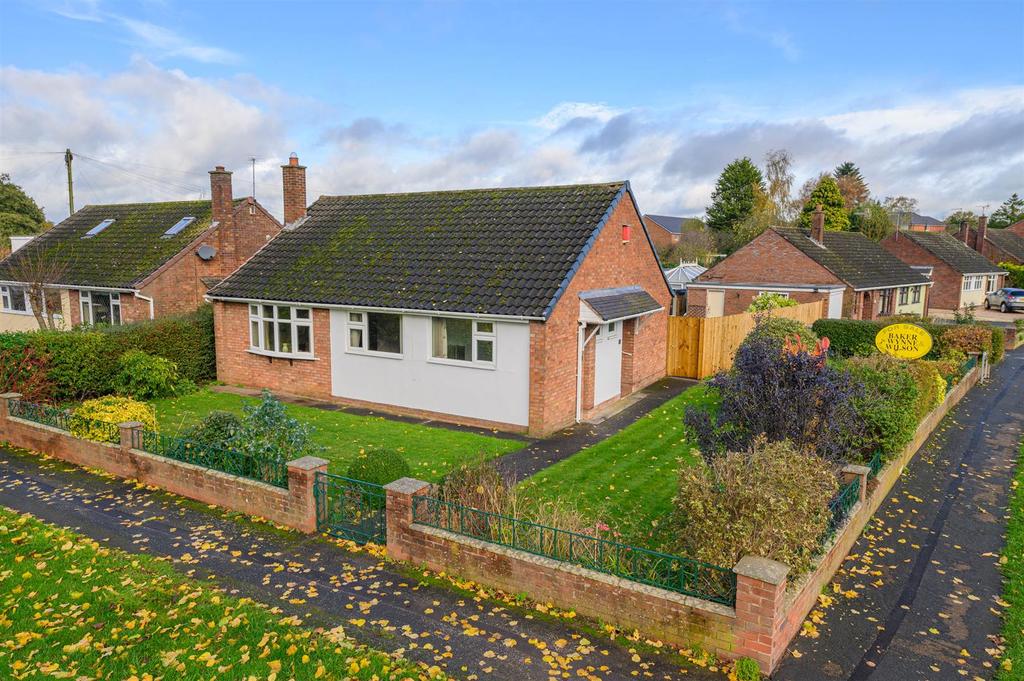Northfield Place, Shavington, Crewe 3 bed detached bungalow £245,000