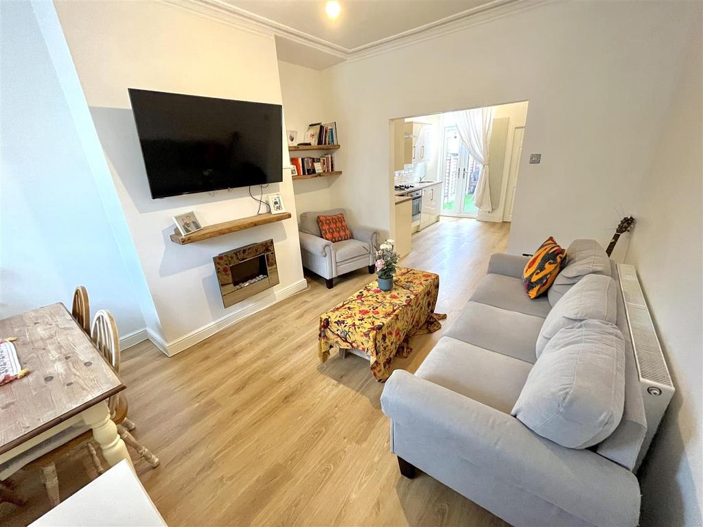 Kelsall Street, Sale 2 bed terraced house £295,000