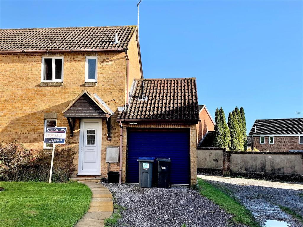 Royal Wootton Bassett 2 bed semidetached house £215,000