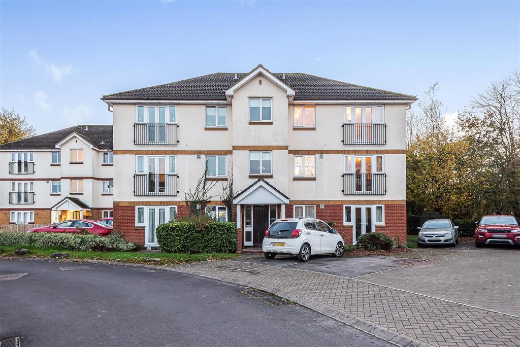 Beechfield Drive, Devizes 2 bed flat £155,000