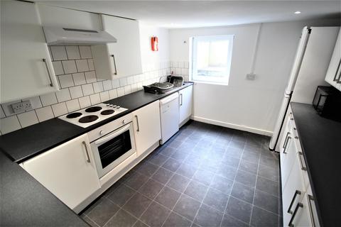 5 bedroom terraced house to rent - Thornville Road, Hyde Park, Leeds, LS6 1JY
