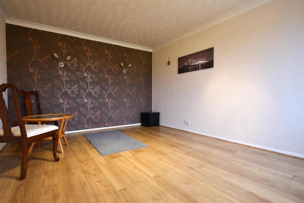 Olympic Way, Welllingborough 3 bed house to rent £850 pcm (£196 pw)