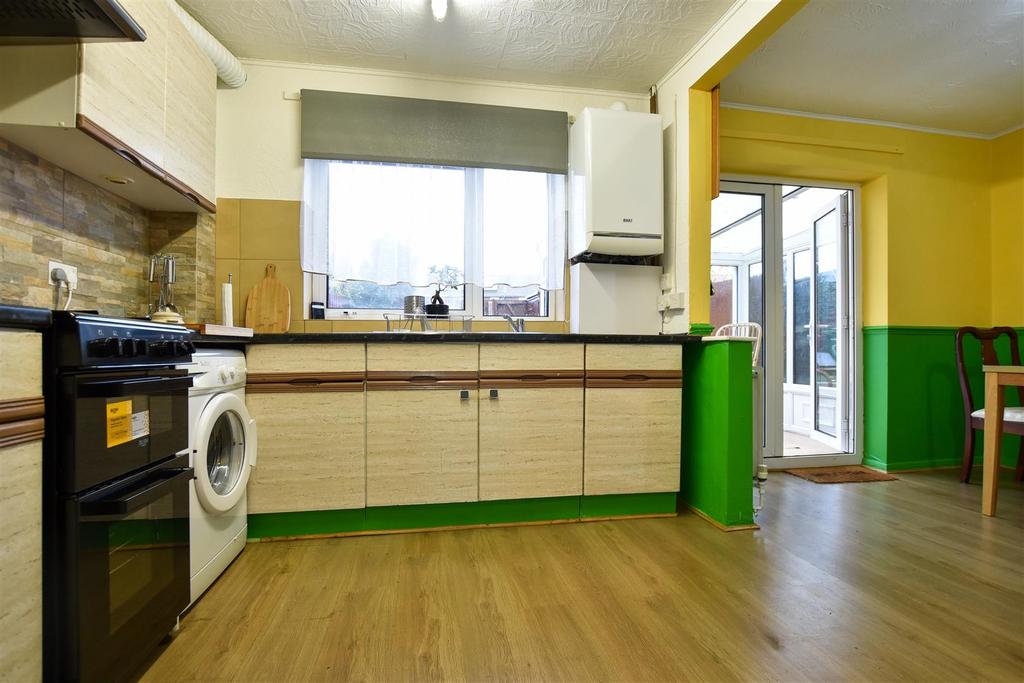 Olympic Way, Welllingborough 3 bed house to rent £850 pcm (£196 pw)