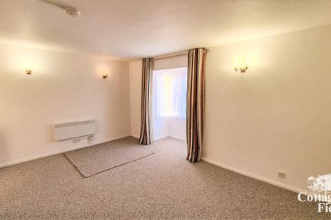 Studio to rent - Maltby Drive, Enfield