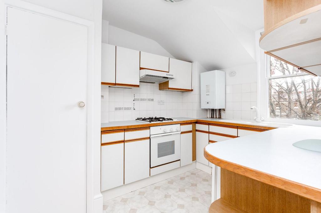 Flat 8, 18 King Henrys Road, London NW3 3 RP-005.jp