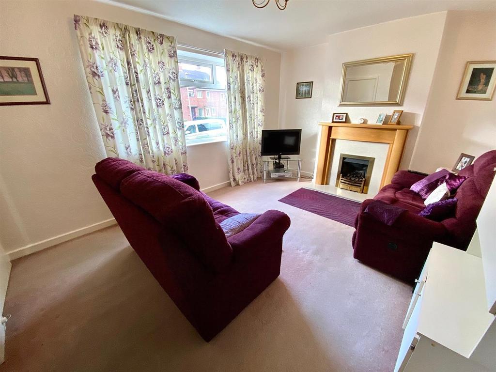 Greenside Estate, Mirfield 3 bed end of terrace house £179,950