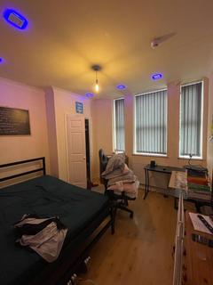 3 bedroom flat to rent - Stacey Road, Cardiff