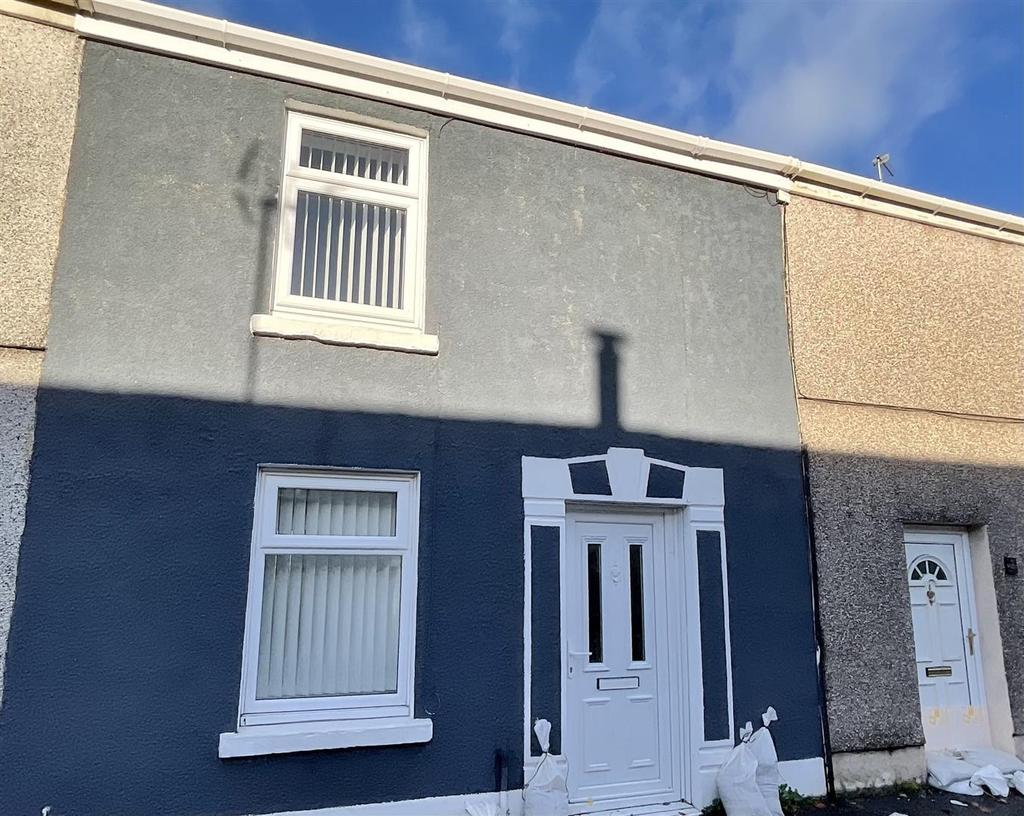 Bryngwyn Road, Dafen, Llanelli 2 bed terraced house £595 pcm (£137 pw)