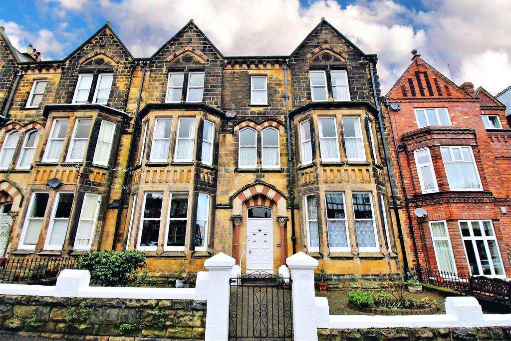 Avenue Victoria, Scarborough 3 bed flat £800 pcm (£185 pw)