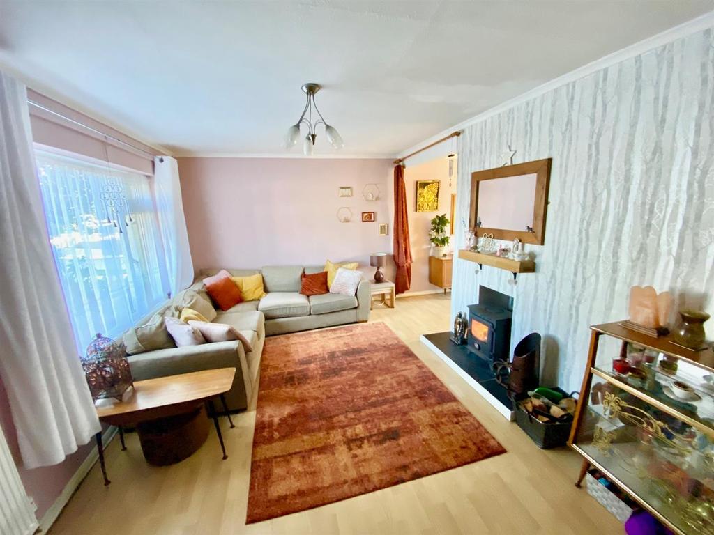 Lounge3.jpg