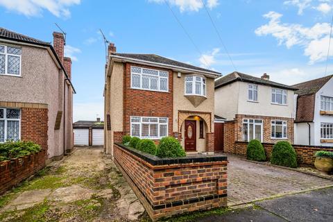 157 Francis Close, Epsom, KT19 0JT
