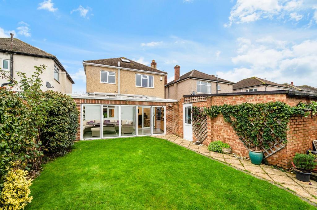 Francis Close, Ewell 3 bed detached house £650,000