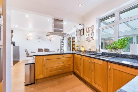 157 Francis Close, Epsom, KT19 0JT