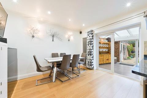 157 Francis Close, Epsom, KT19 0JT
