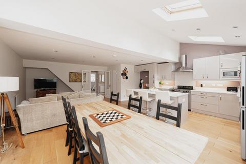 37 Alsom Avenue, Worcester Park, KT4 7EG
