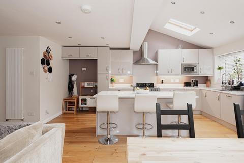 37 Alsom Avenue, Worcester Park, KT4 7EG