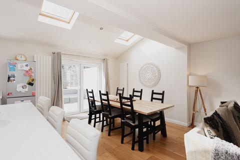 37 Alsom Avenue, Worcester Park, KT4 7EG