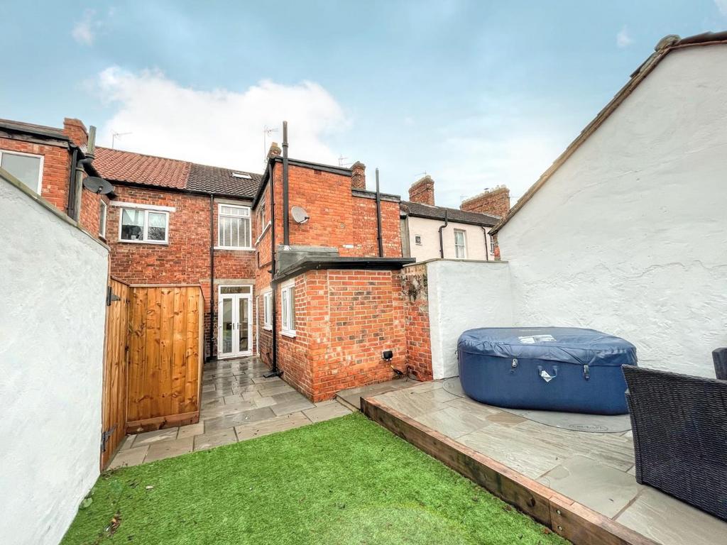 Rear courtyard
