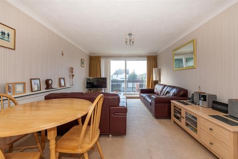 2 bedroom flat for sale - Grand Avenue, Worthing