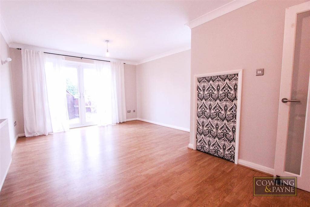 Rosebay Avenue, Billericay 2 bed end of terrace house £290,000