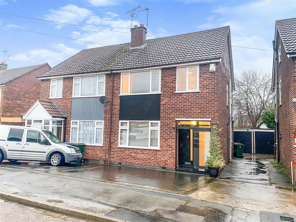 Ivybridge Road, Styvechale, Coventry, CV3 5PH 3 bed semidetached house