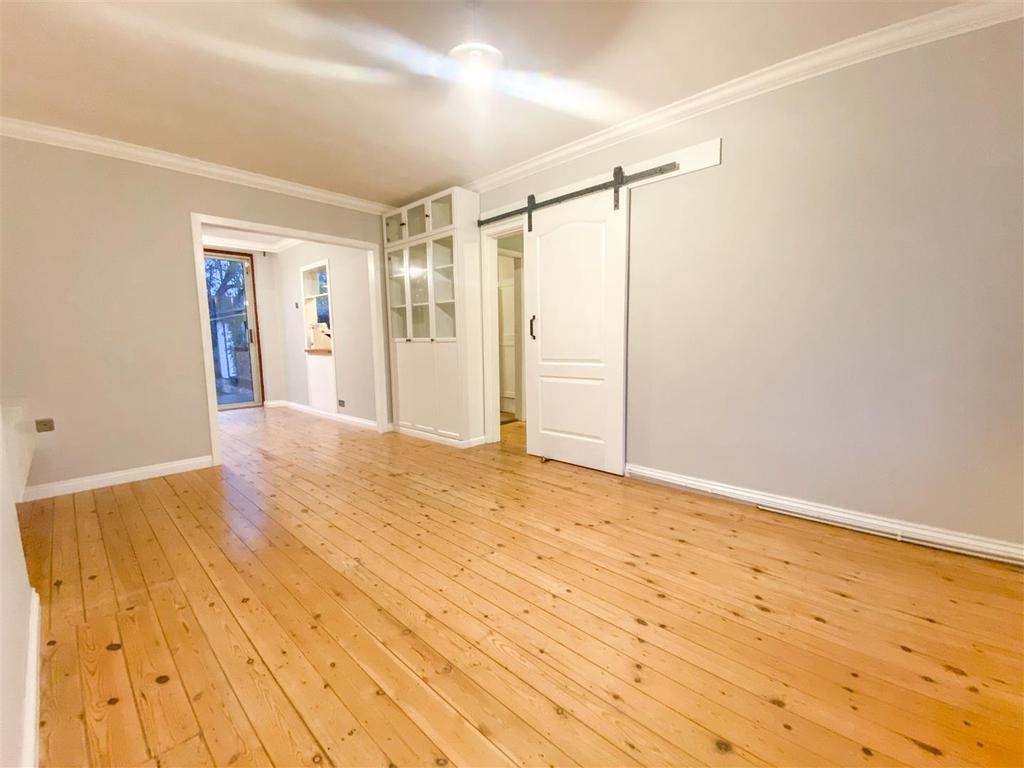 Ivybridge Road, Styvechale, Coventry... 3 bed semidetached house £